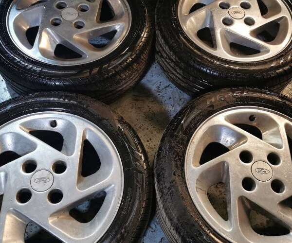 18" GENUINE BMW STYLE 32 ALLOY WHEELS / NEW TYRES