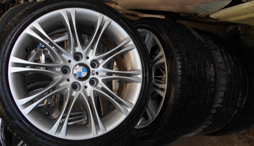 18" GENUINE BMW MV2 ALLOY WHEELS / TYRES