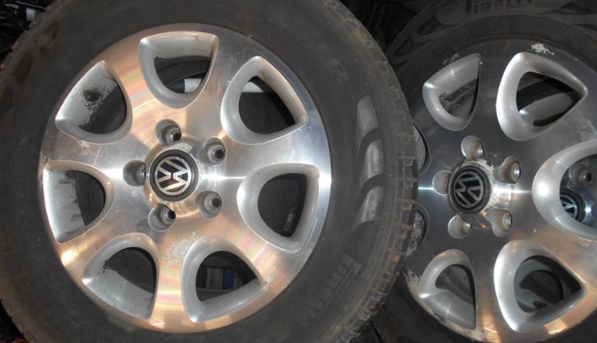 17″ GENUINE VOLKSWAGEN TOUAREG ALLOY WHEELS / TYRES