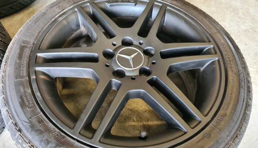 17" GENUINE MERCEDES C CLASS AMG WHEELS / TYRES - Image 3