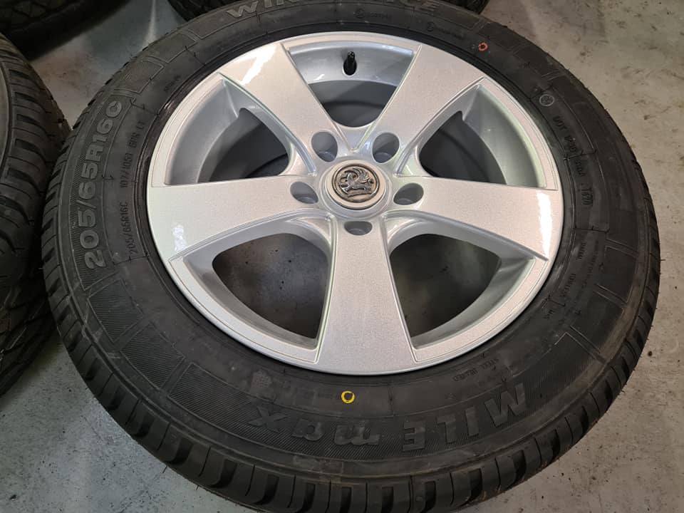16" VAUXHALL VIVARO ALLOY WHEELS / NEW TYRES