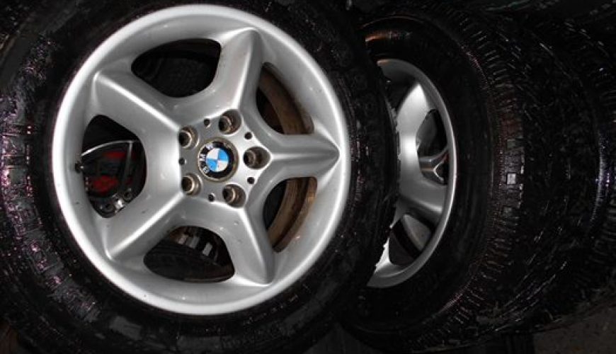 17" GENUINE BMW X5 ALLOY WHEELS / TYRES - Image 2