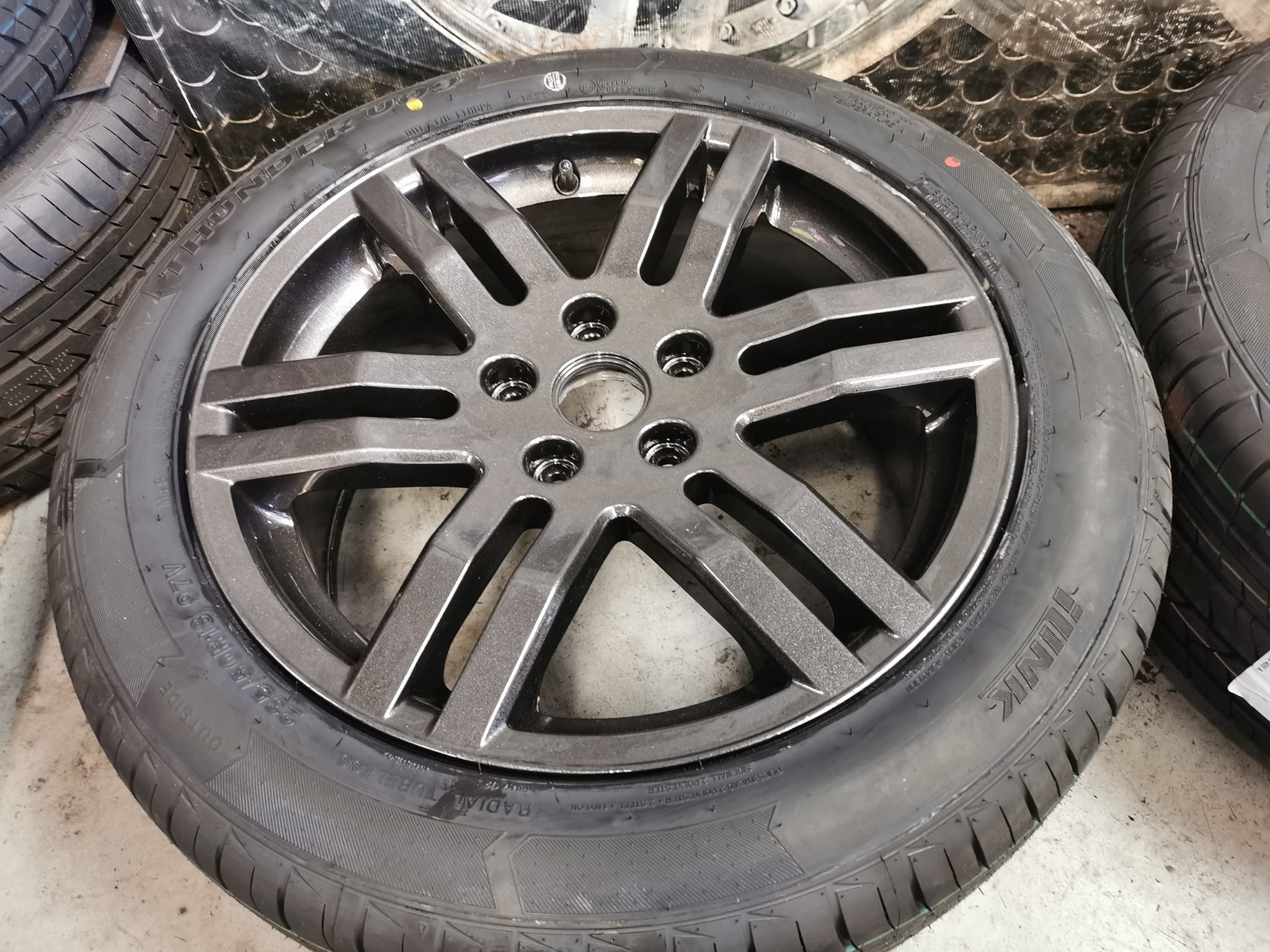 18" Genuine Volkswagen T5 Sportline Alloy Wheels / New Tyres - Image 3