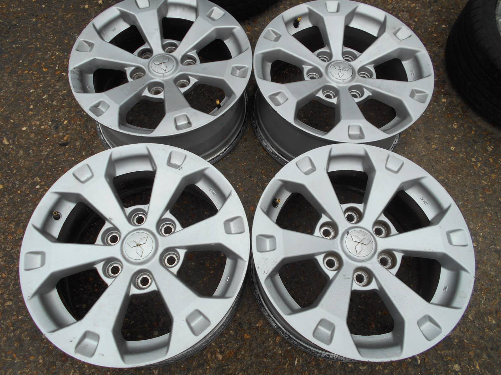 17" MITSUBISHI L200 BARBARIAN ALLOY WHEELS