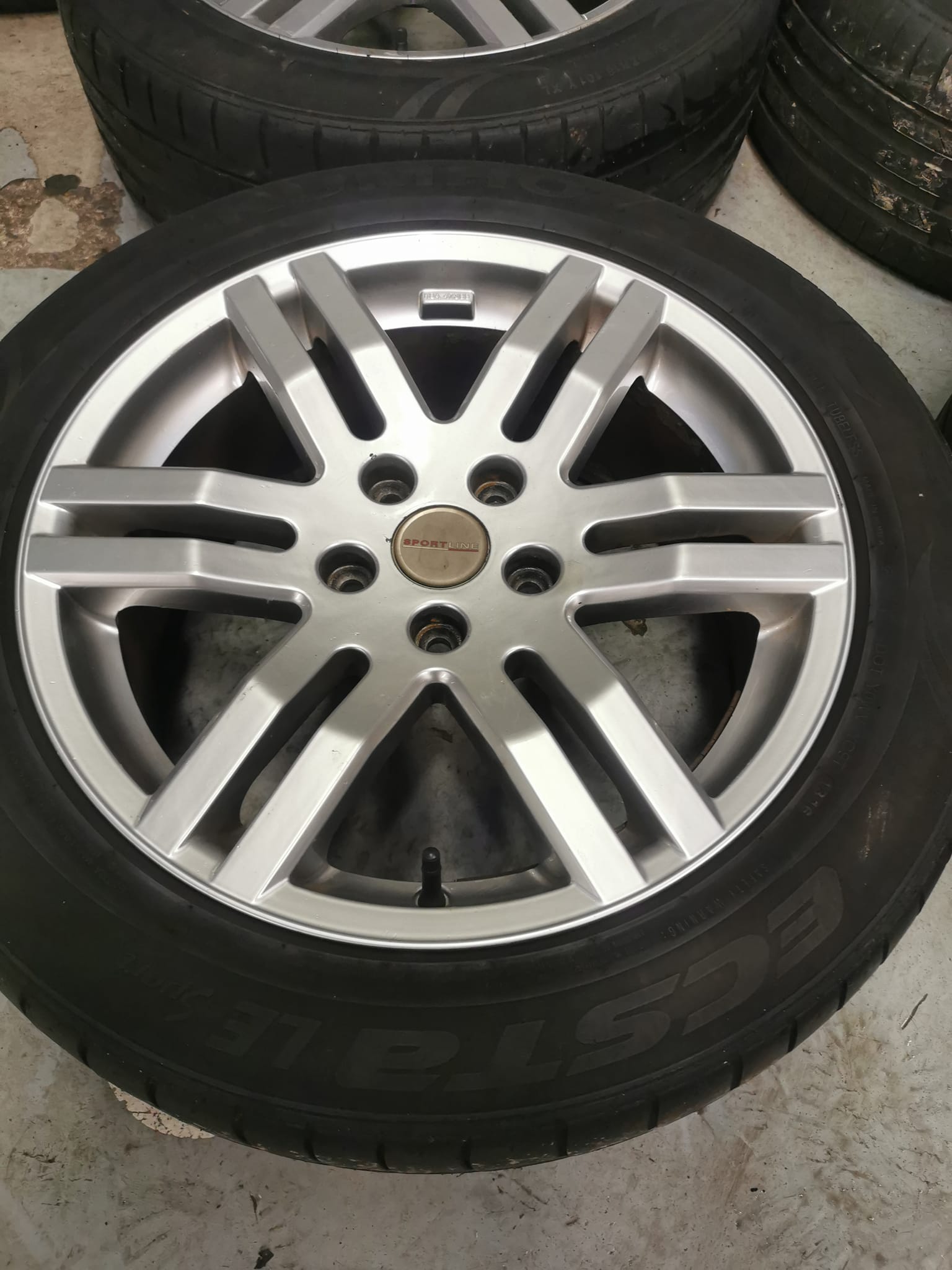 18" GENUINE VOLKSWAGEN T5 SPORTLINE ALLOY WHEELS / TYRES - Image 2