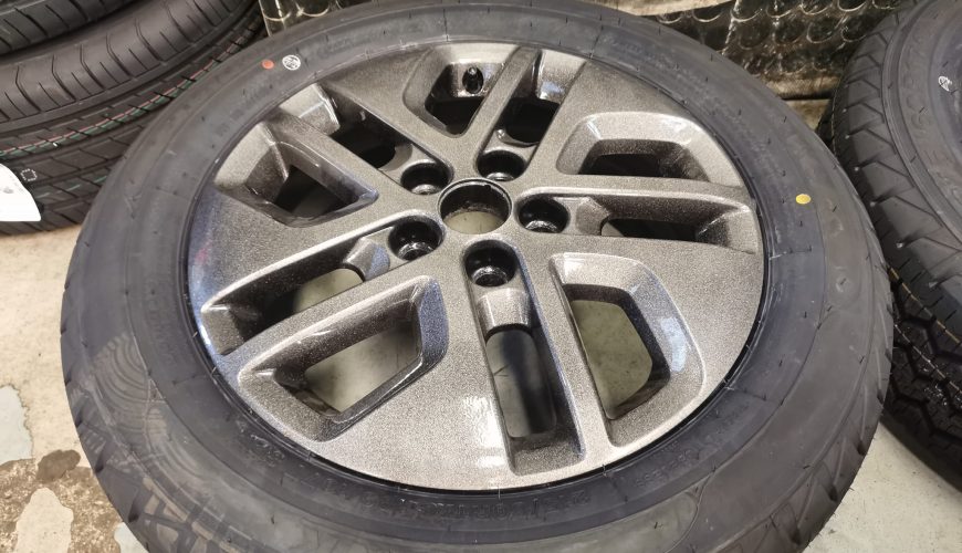 17" VAUXHALL VIVARO SPORTIVE WHEELS / NEW TYRES