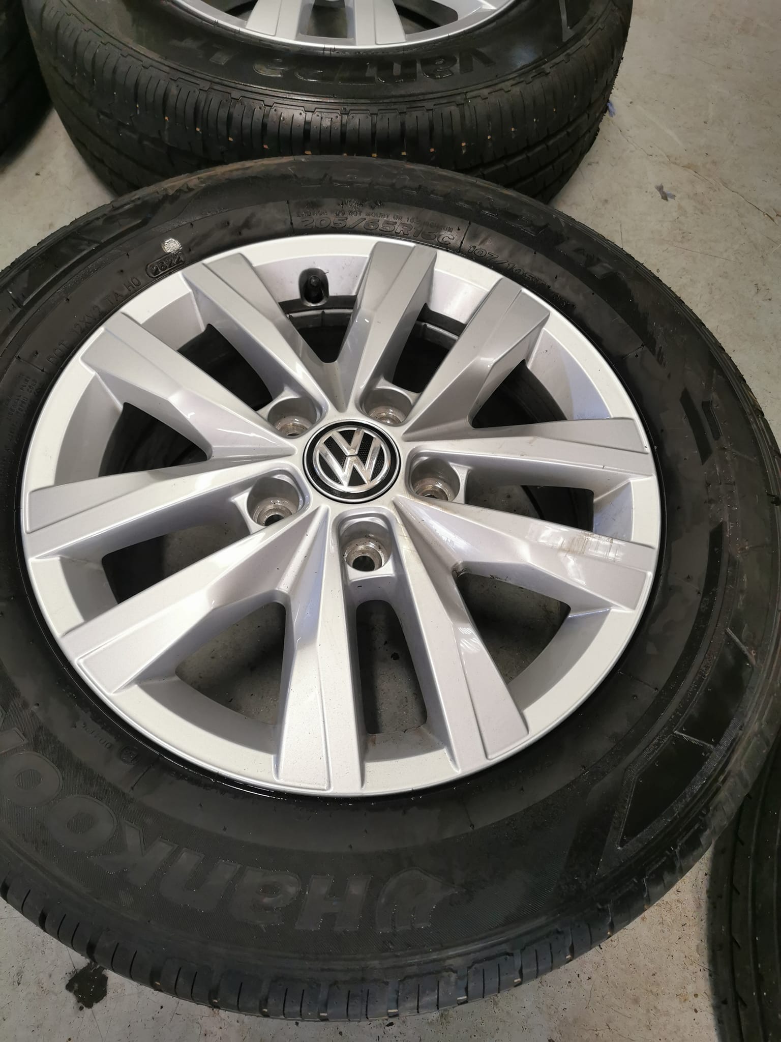 16" Volkswagen T5 Highline Clayton Alloy Wheels / Tyres - Image 2