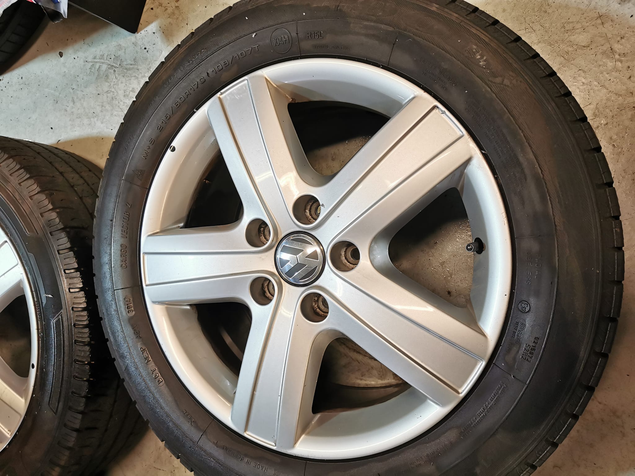 17" Volkswagen T5 Thunder Alloy Wheels / Tyres - Image 3
