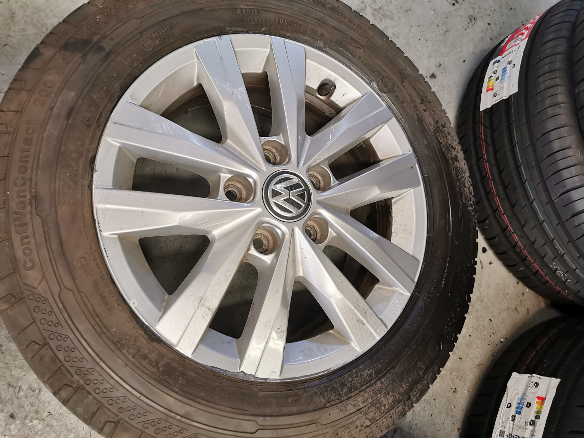 16" Volkswagen T5 Clayton Alloy Wheels / Tyres - Image 2