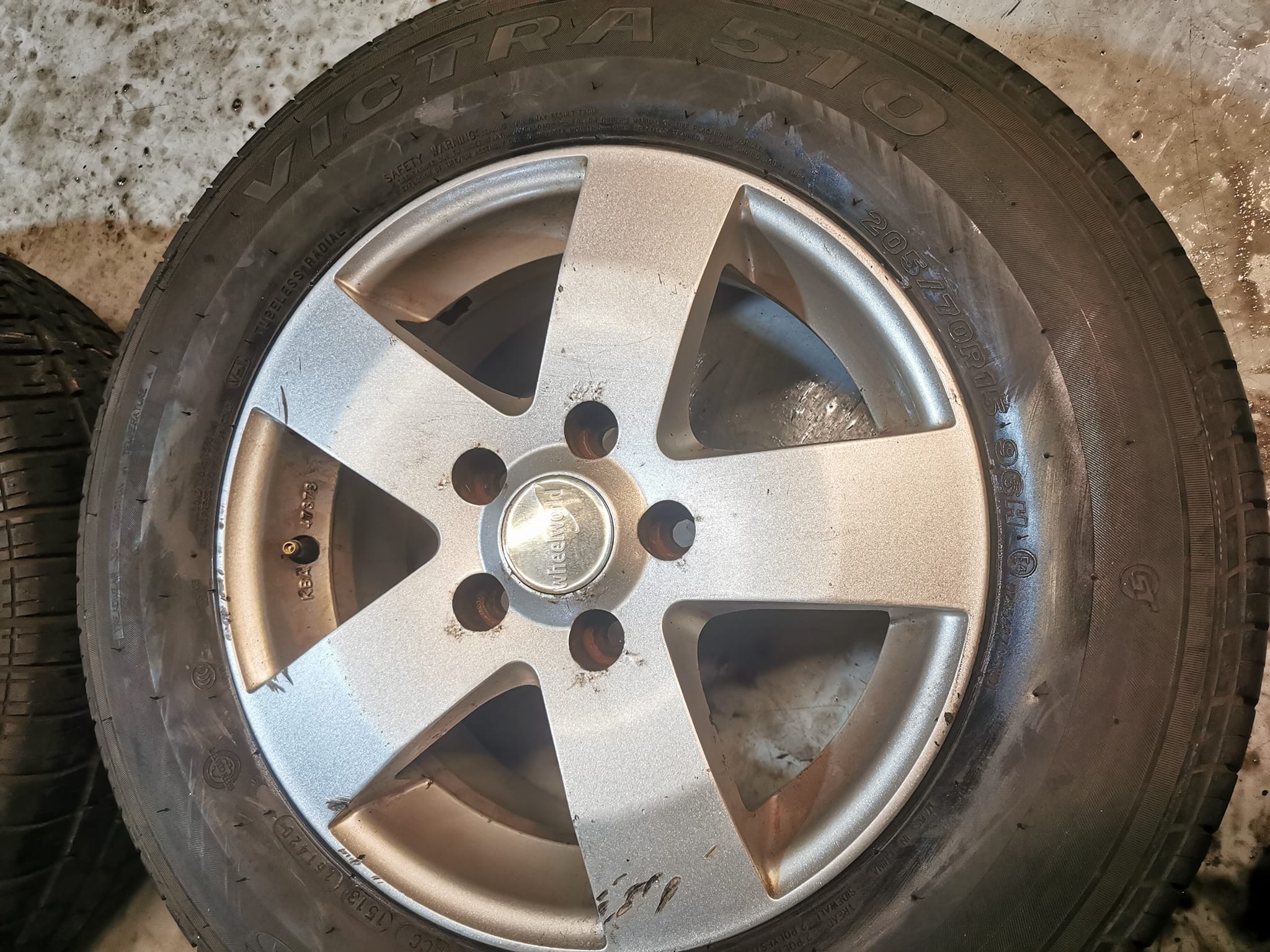 15" Volkswagen T4 Alloy Wheels / Tyres - Image 3
