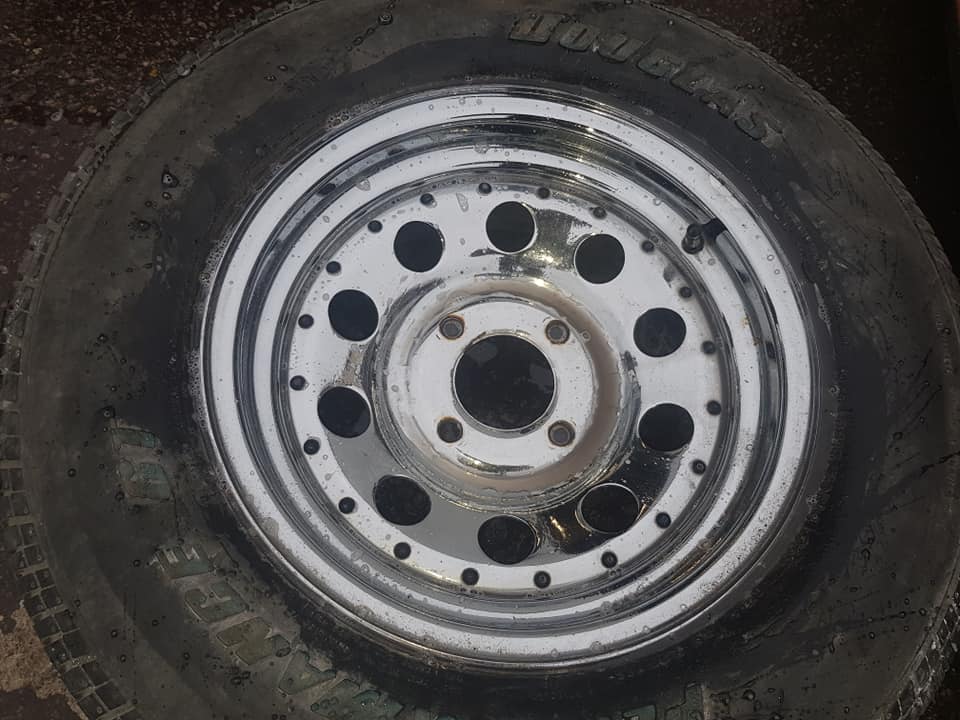 14" FORD MUSTANG WHEELS / TYRES - Image 2