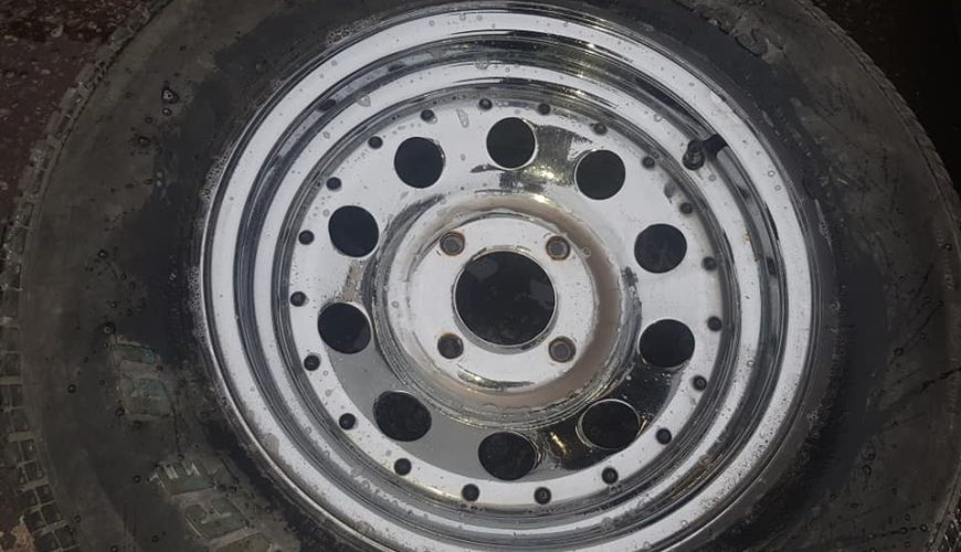 14" FORD MUSTANG WHEELS / TYRES - Image 2