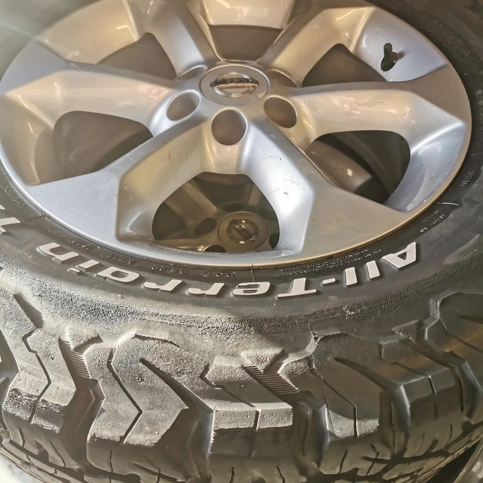 17" NISSAN NAVARA D40 ALLOY WHEELS / TYRES