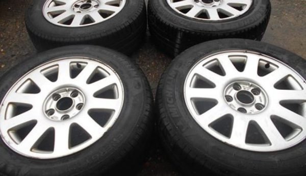 16″ VOLKSWAGEN T4 ALLOY WHEELS / TYRES - Image 1