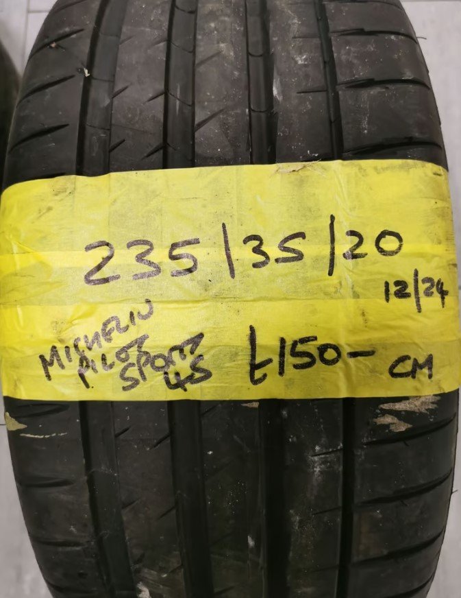235-35-20-ps4.jpg 235 / 35 / 20 MICHELIN PILOT SPORT 4S TYRES - FOUR AVAILABLE - Image 1