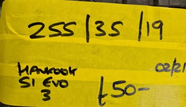 255 / 35 / 19 HANKKOK S1 EVO TYRE - Image 1