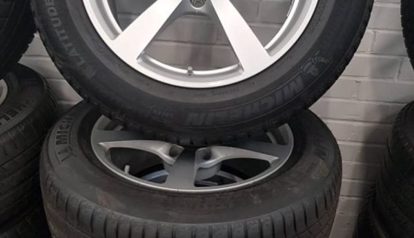 18" GENUINE PORSCHE MACAN S ALLOY WHEELS / TYRES - Image 1