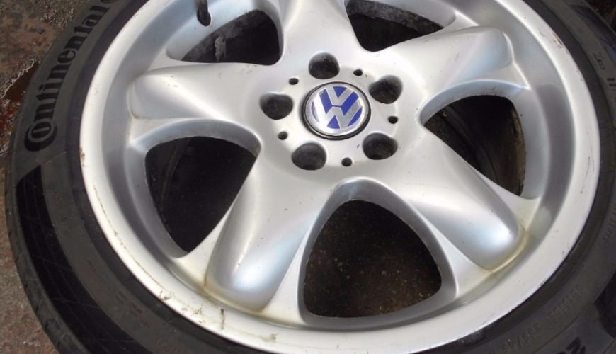 86-1-32srmfok7vf4u3al9it43u.jpg 18″ VOLKSWAGEN T5 ALLOY WHEELS / TYRES - Image 1
