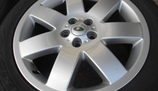 20" GENUINE RANGE ROVER VOGUE ALLOY WHEELS / TYRES - Image 1