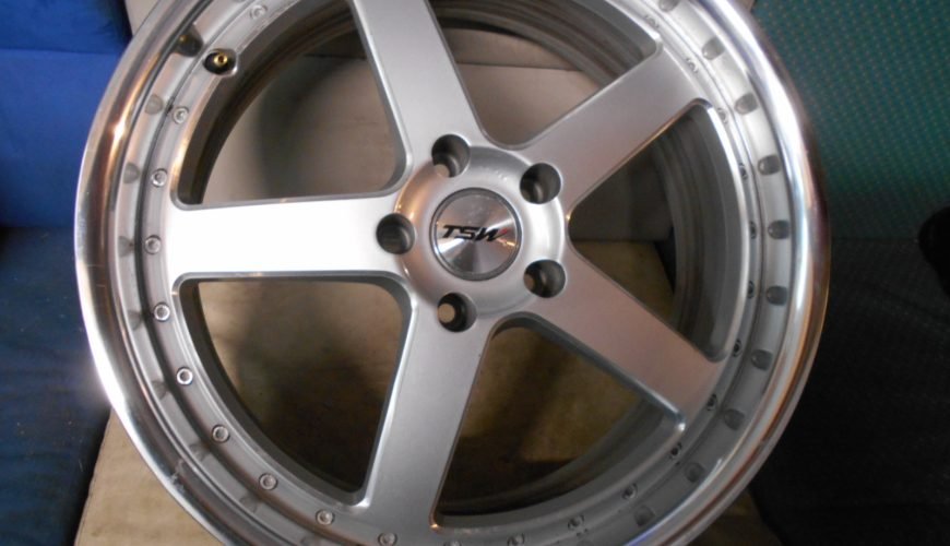 DSCN2809-35t0pwea6nktdav7w02pze.jpg 20" TSW CARTHAGE ALLOY WHEELS / NEW TYRES – VOLKSWAGEN T5 - Image 1