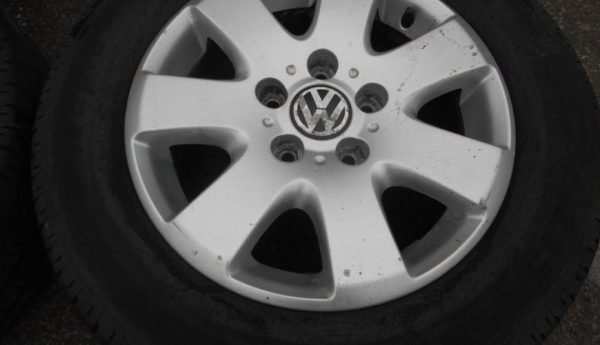 16" GENUINE VOLKSWAGEN T5 ALLOY WHEELS / TYRES - Image 1
