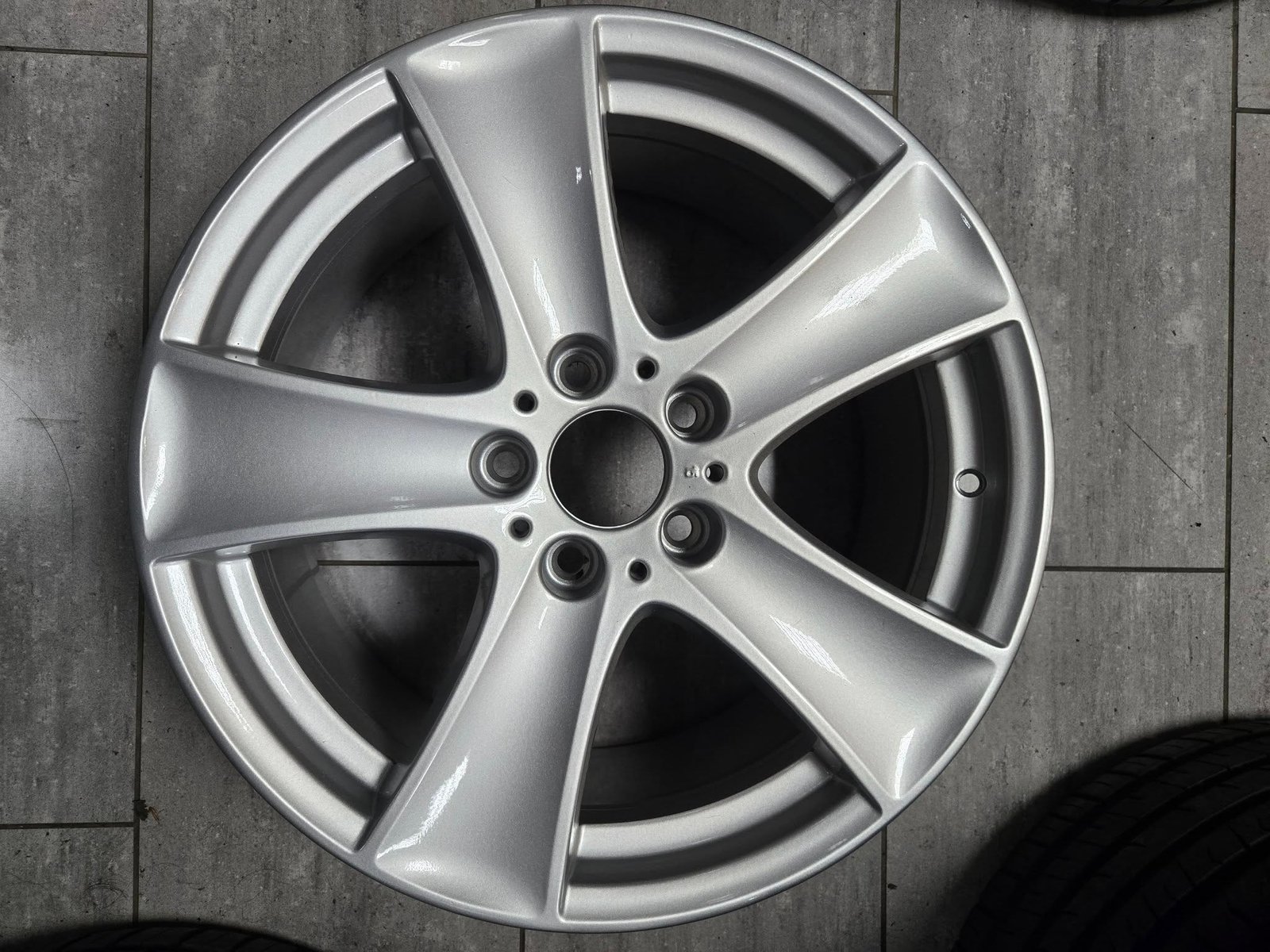 BMW STYLE 209 18" GENUINE BMW STYLE 209 ALLOY WHEEL - THREE AVAILABLE - Image 1
