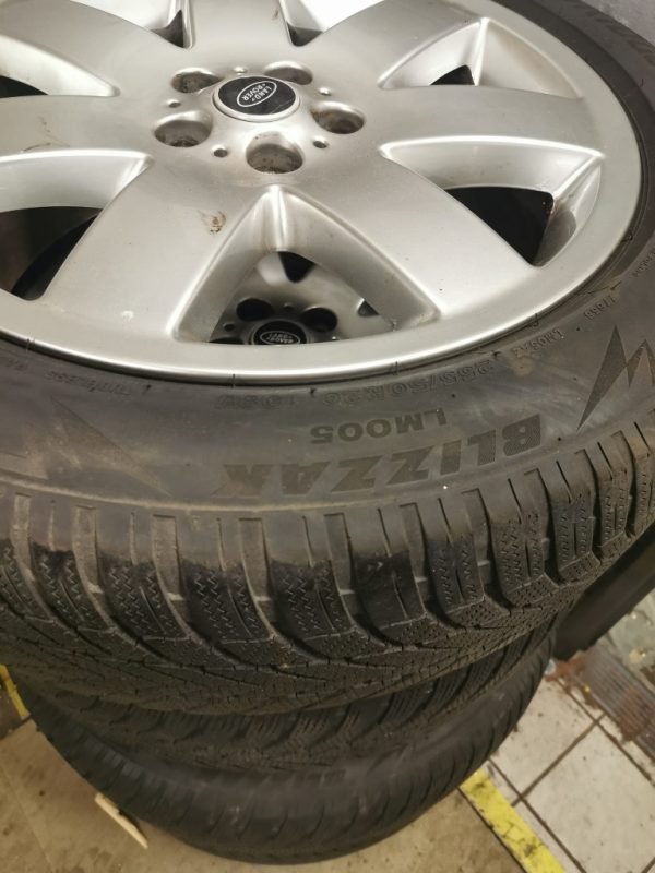 20" RANGE ROVER VOGUE ALLOY WHEELS / TYRES - Image 1