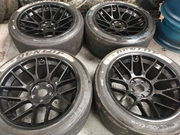 18" STROM STR2 ALLOY WHEELS / RACE TYRES - Image 1