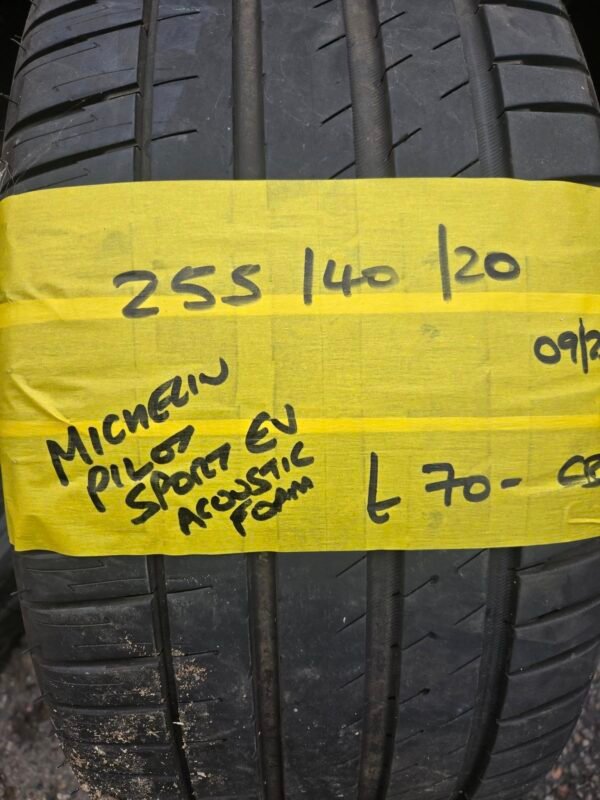 255 / 40 / 20  MICHELIN PILOT SPORT EV ACOUSTIC FOAM TYRE - Image 1
