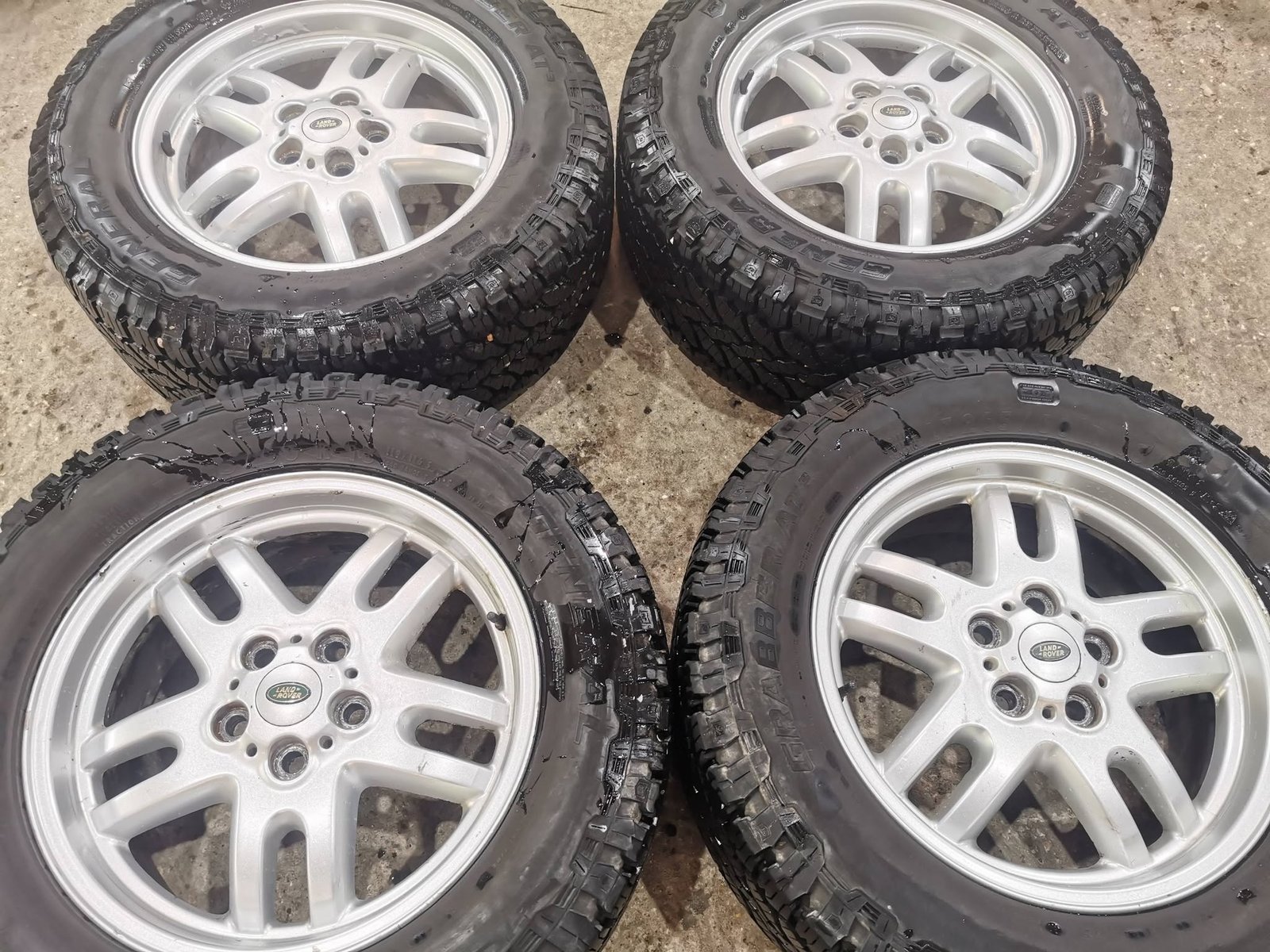 1 18" GENUINE LAND ROVER P38 ALLOY WHEELS / TYRES - 265 / 60 / 18 GENERAL GRABBER AT3 - Image 1