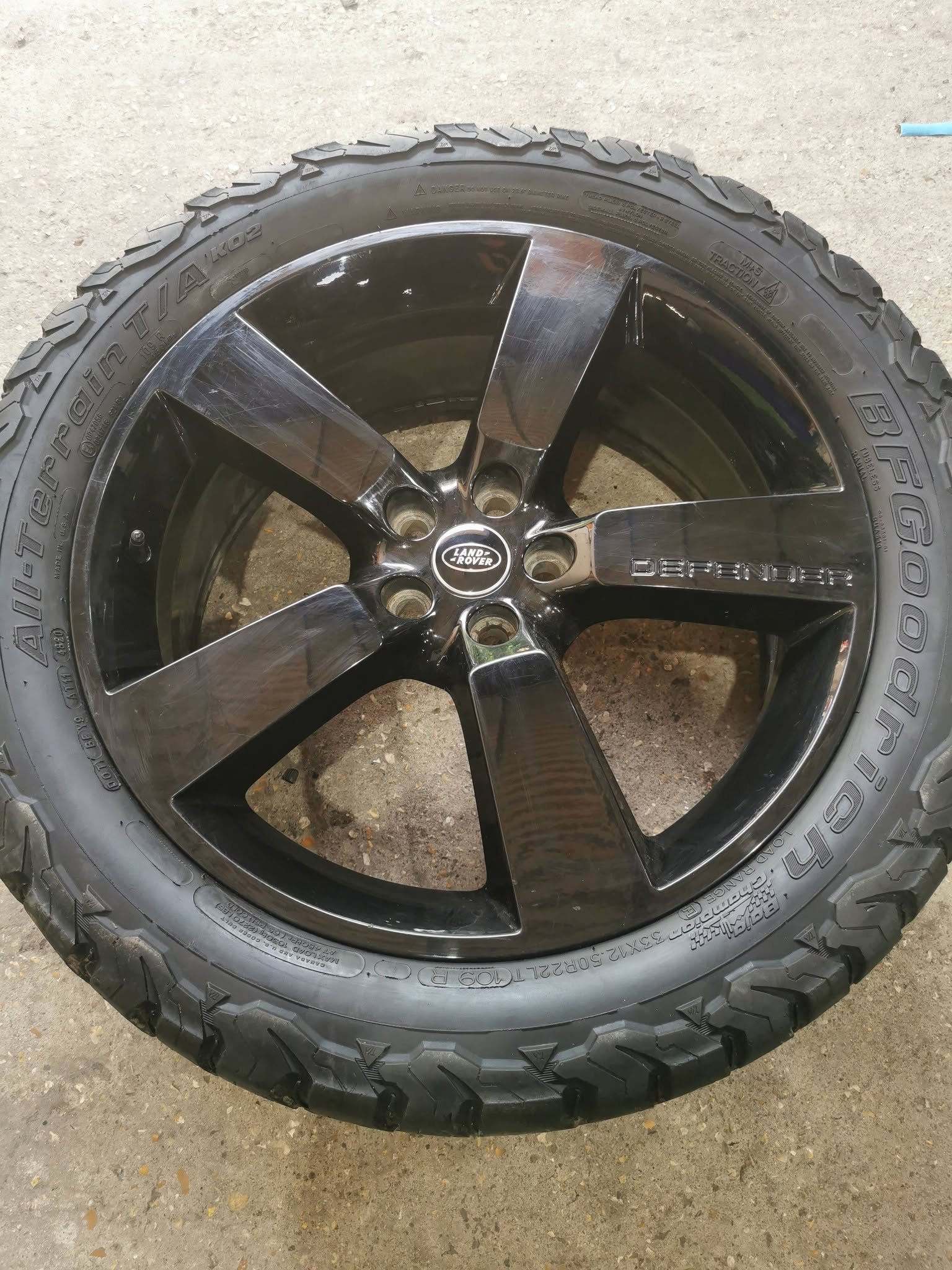 705789636_26948539531506743_3678348355628786998_n 22" LAND ROVER DEFENDER L663 STYLE 5098 ALLOY WHEELS / 33 x 12.5 x 22 BF GOODRICH TYRES - Image 1